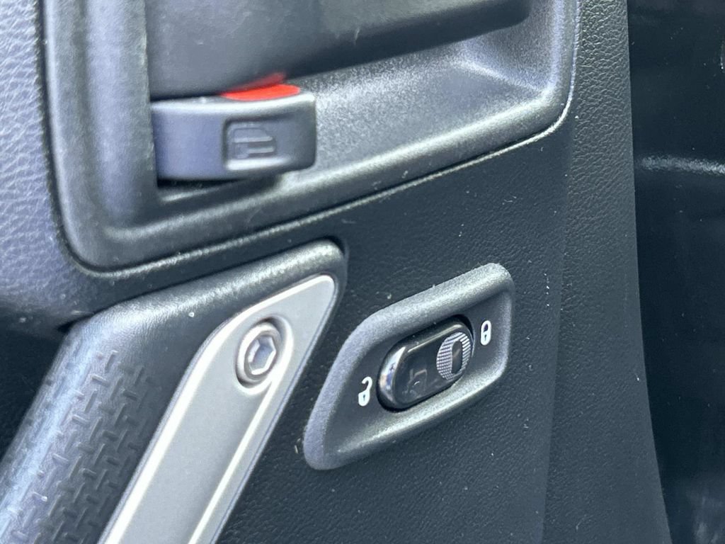 Used 2018 Jeep Wrangler Unlimited Rubicon w/ Connectivity Group AWD/4WD image 23