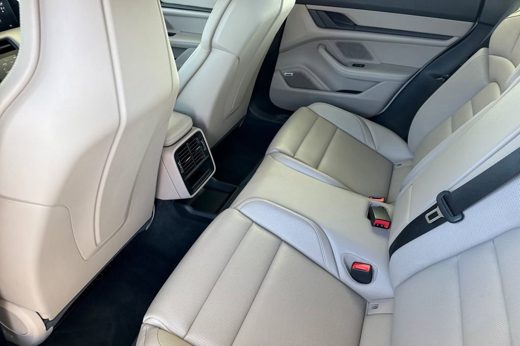 Used 2022 Porsche Taycan RWD image 5