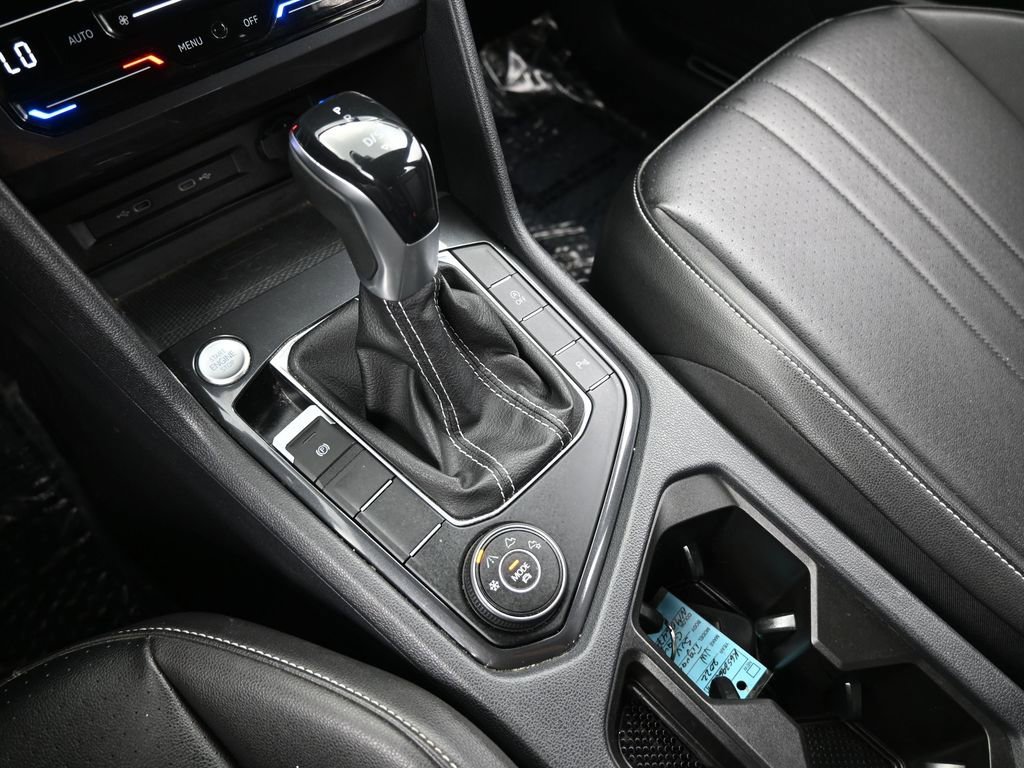 Used 2022 Volkswagen Tiguan SE R-Line image 29
