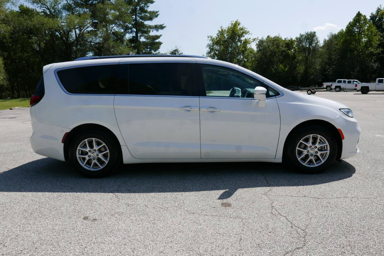 Used 2021 Chrysler Pacifica Touring-L FWD image 5
