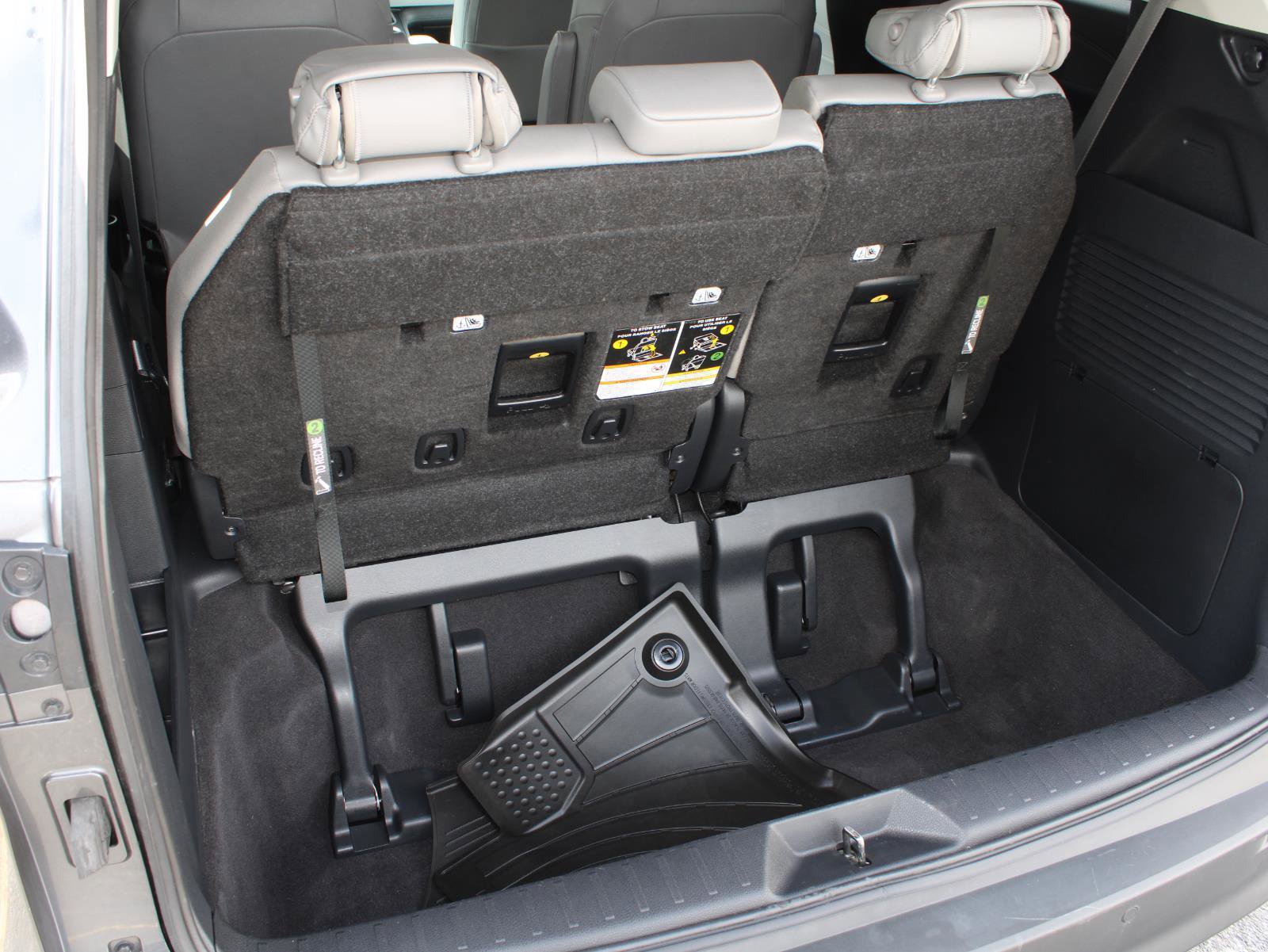 Used 2025 Toyota Sienna XLE image 8