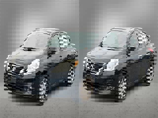 Used 2012 Nissan Versa SV image 1