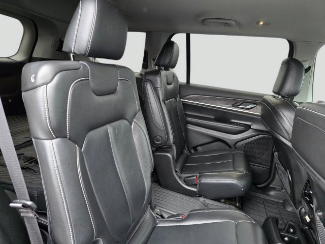 Used 2023 Jeep Grand Cherokee L Limited AWD/4WD image 12