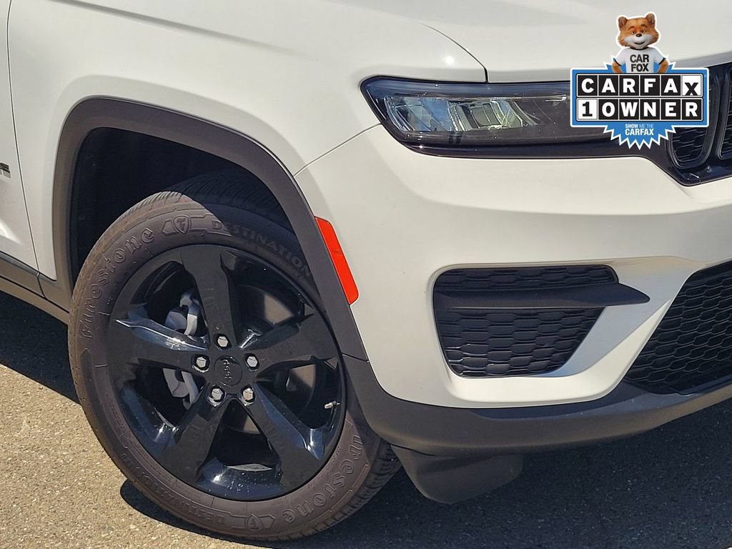 Used 2023 Jeep Grand Cherokee Altitude AWD/4WD image 9