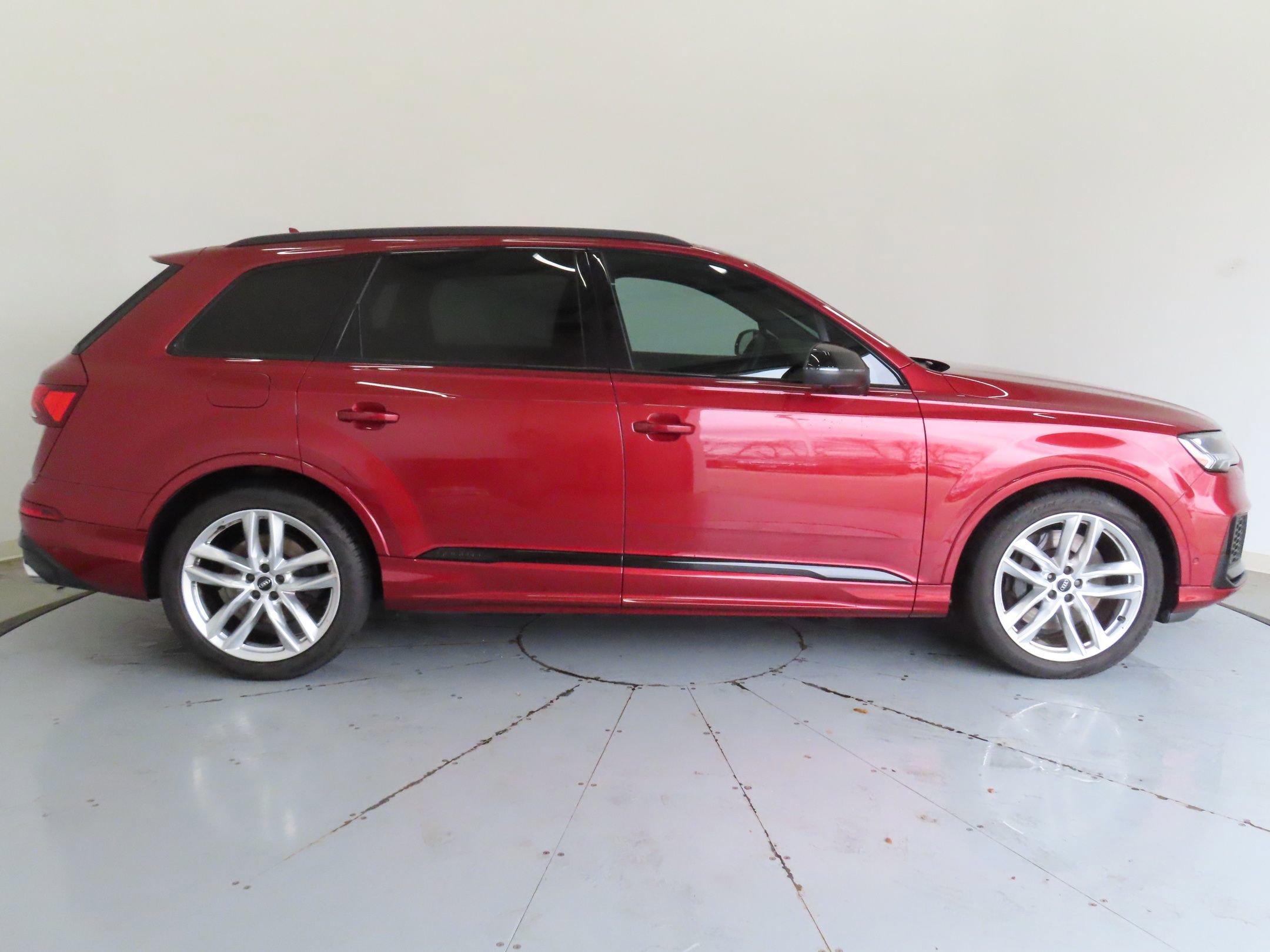 Used 2020 Audi SQ7 Premium Plus w/ SQ7 Black Optic Package image 2