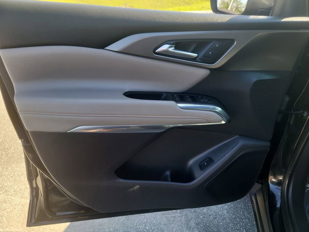 Used 2025 Chevrolet Traverse LT FWD image 15