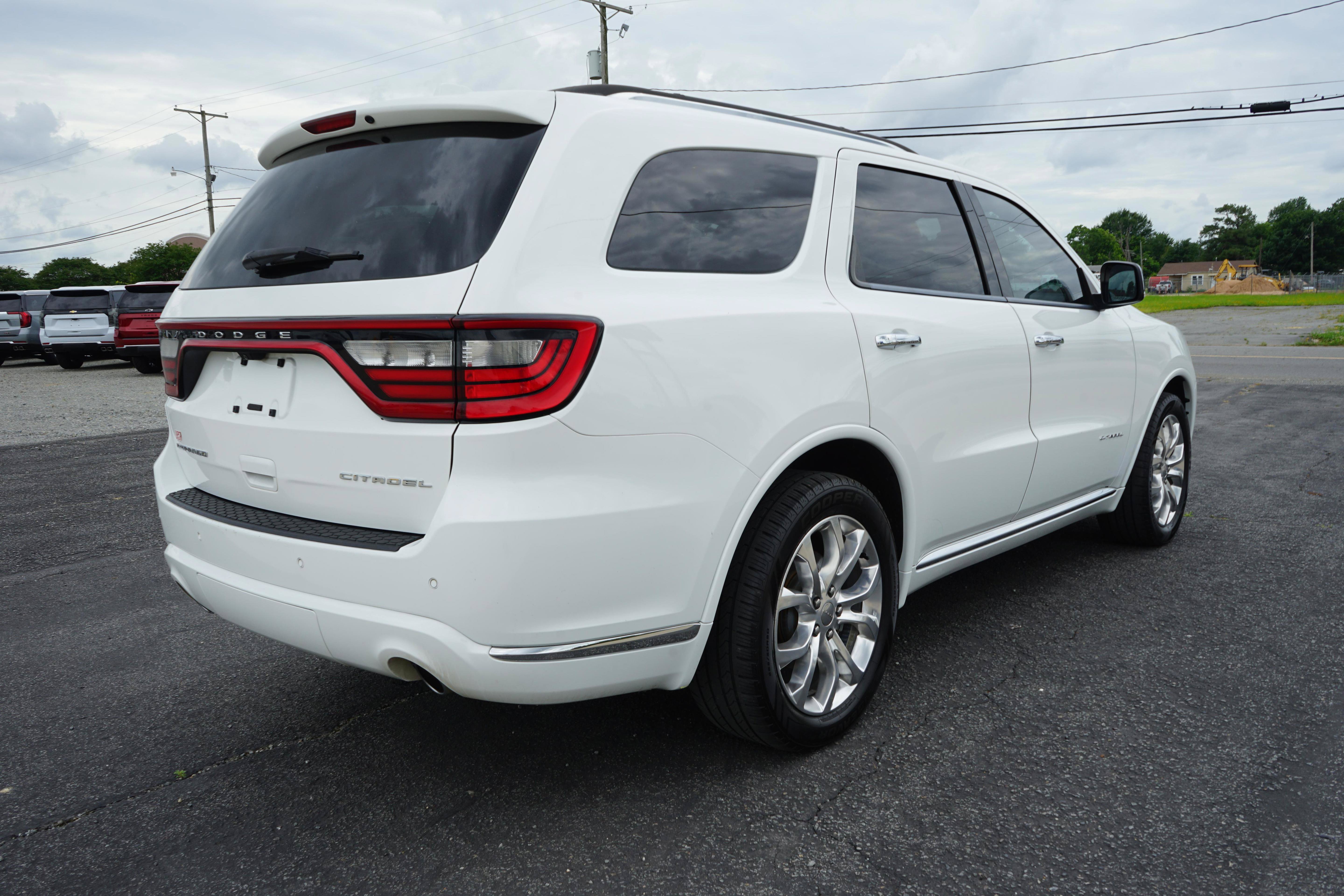 Used 2017 Dodge Durango Citadel w/ Premium Entertainment Group RWD image 5