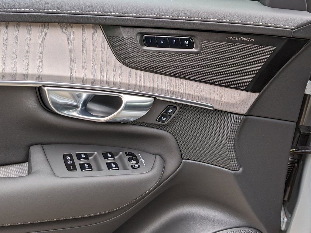New 2026 Volvo XC90 B6 Plus w/ Protection Package Premier image 10