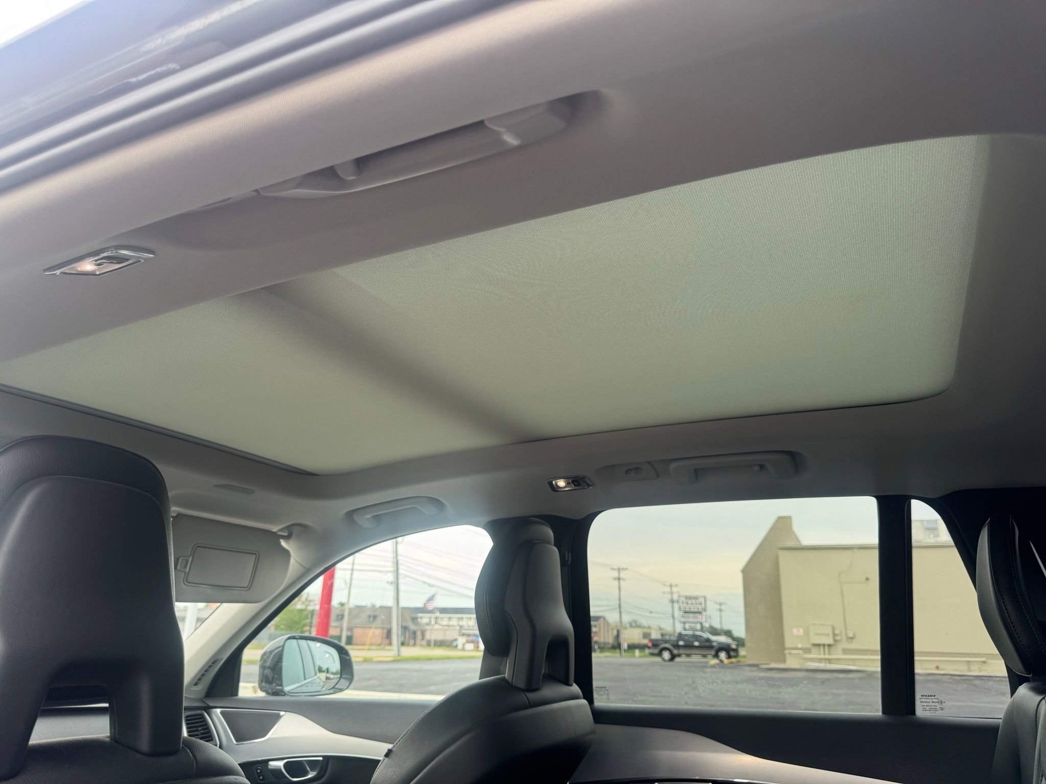 Used 2018 Volvo XC90 T5 Momentum w/ Convenience Package image 7