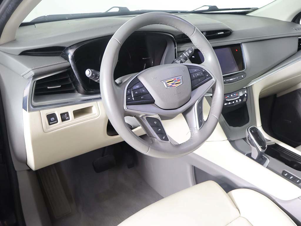 Used 2017 Cadillac XT5 Premium Luxury w/ LPO, Wheel Lock Package AWD/4WD image 29