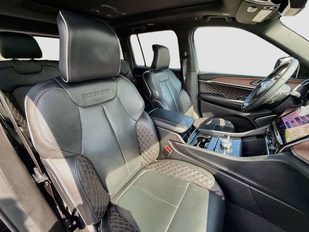 Used 2025 Jeep Grand Cherokee Summit w/ Obsidian Package AWD/4WD image 15
