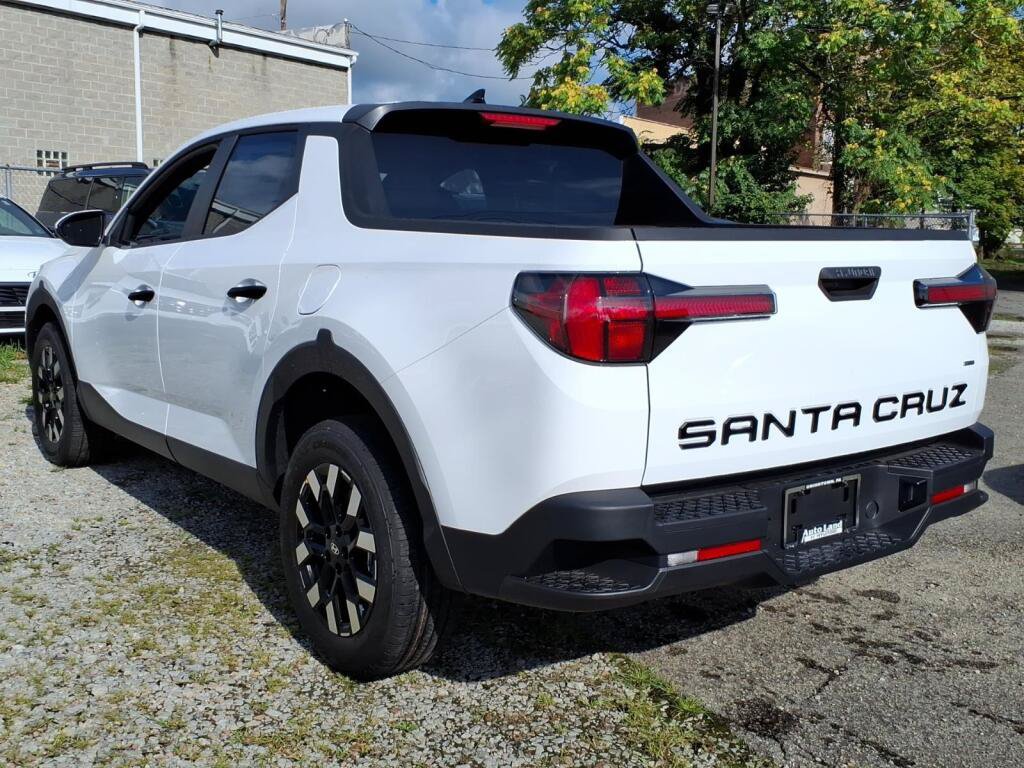 New 2027 Hyundai Santa Cruz SE AWD/4WD image 2
