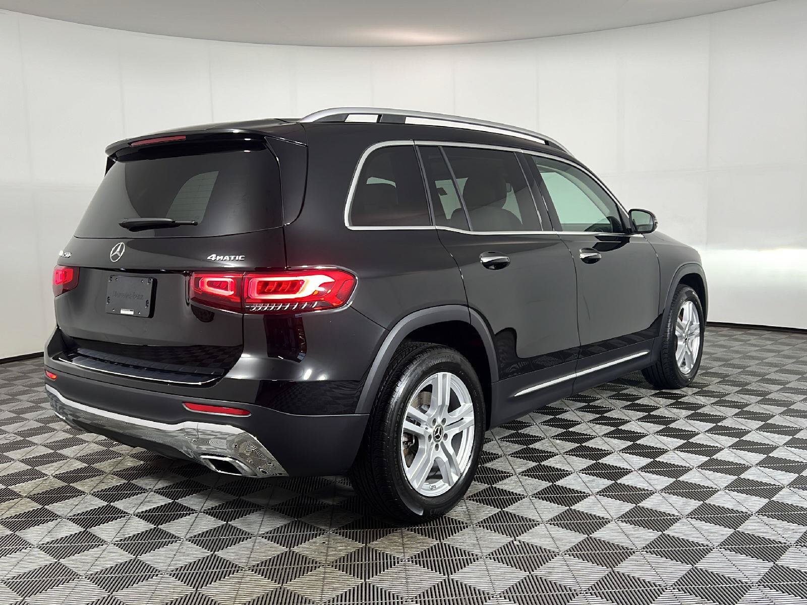 Used 2023 Mercedes-Benz GLB 250 4MATIC image 5