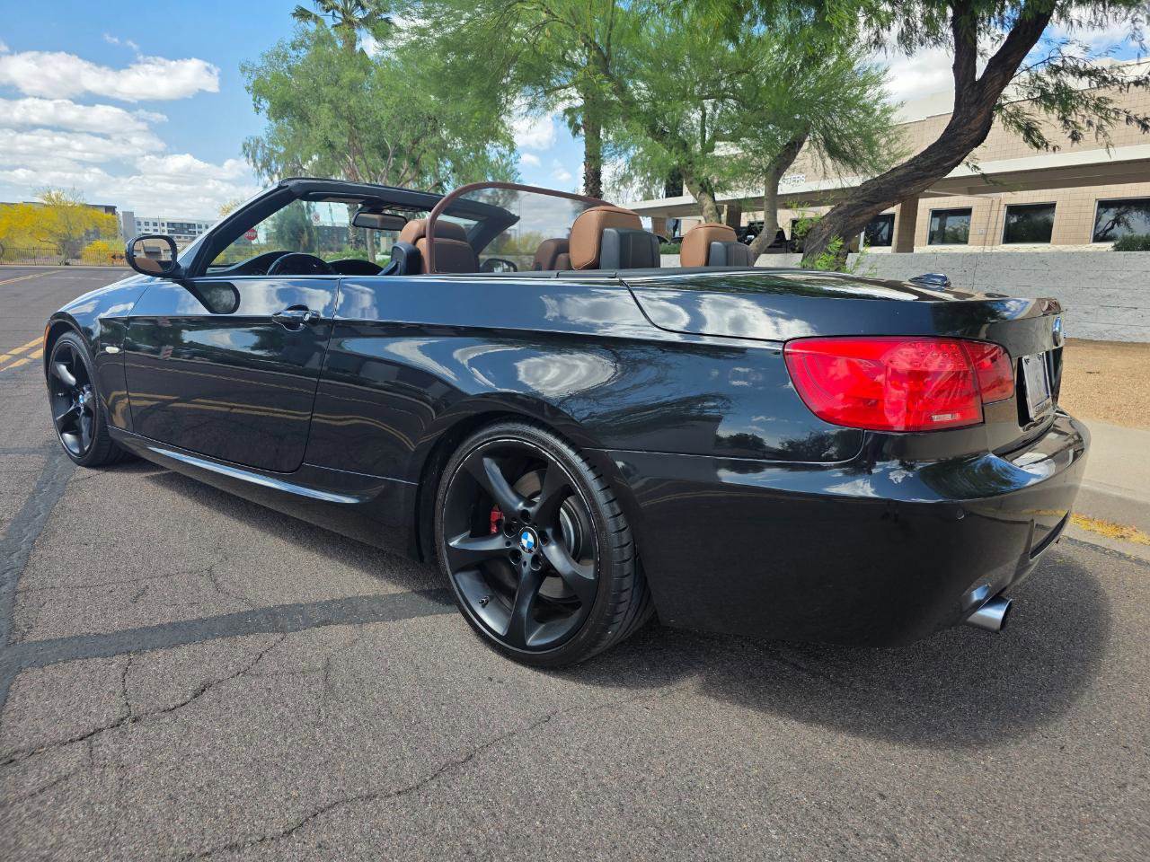 Used 2012 BMW 335i Convertible image 9
