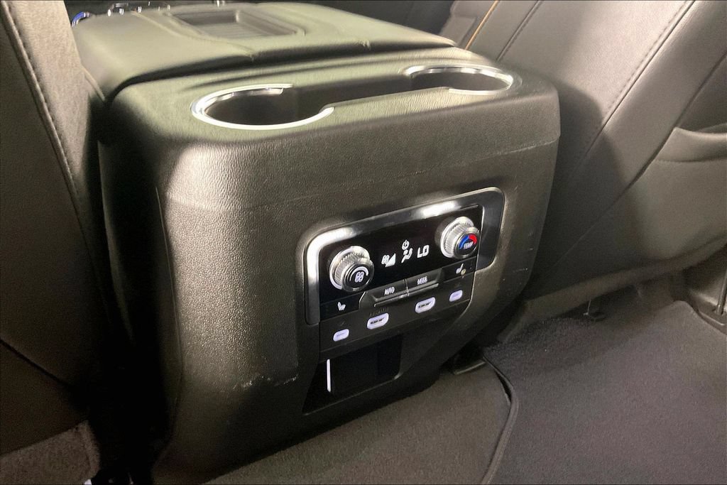 Used 2024 GMC Yukon AT4 w/ AT4 Premium Package AWD/4WD image 9