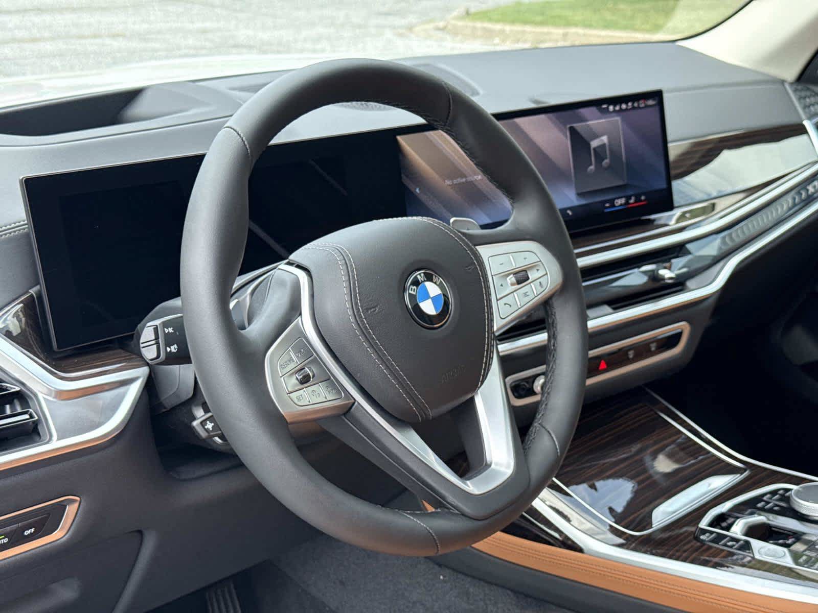 New 2027 BMW X7 xDrive40i w/ Premium Package AWD/4WD image 2