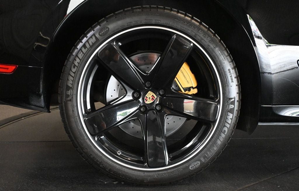 Used 2017 Porsche Macan GTS AWD/4WD image 9