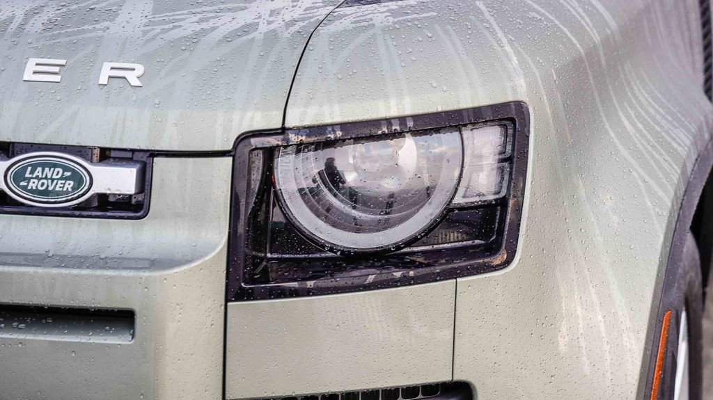 Used 2024 Land Rover Defender 110 S image 5