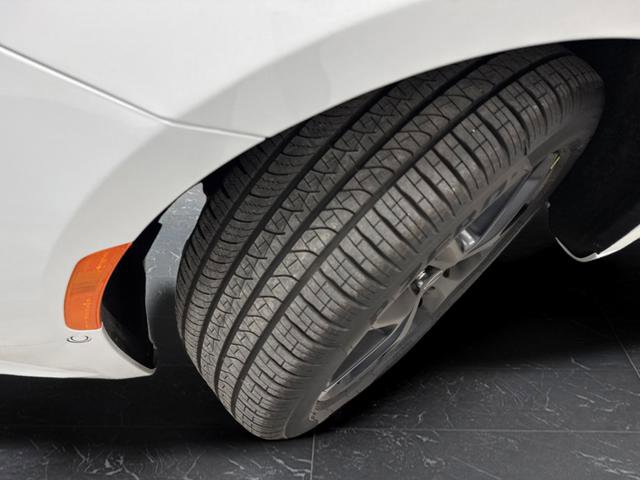 New 2026 Chrysler Pacifica Limited w/ Uconnect Theater Family Group image 39