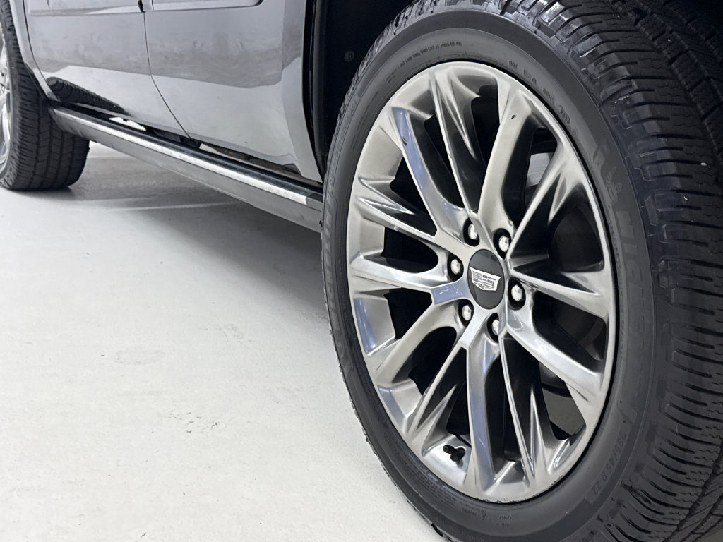 Used 2020 Cadillac Escalade Premium Luxury w/ Escalade Sport Edition AWD/4WD image 10