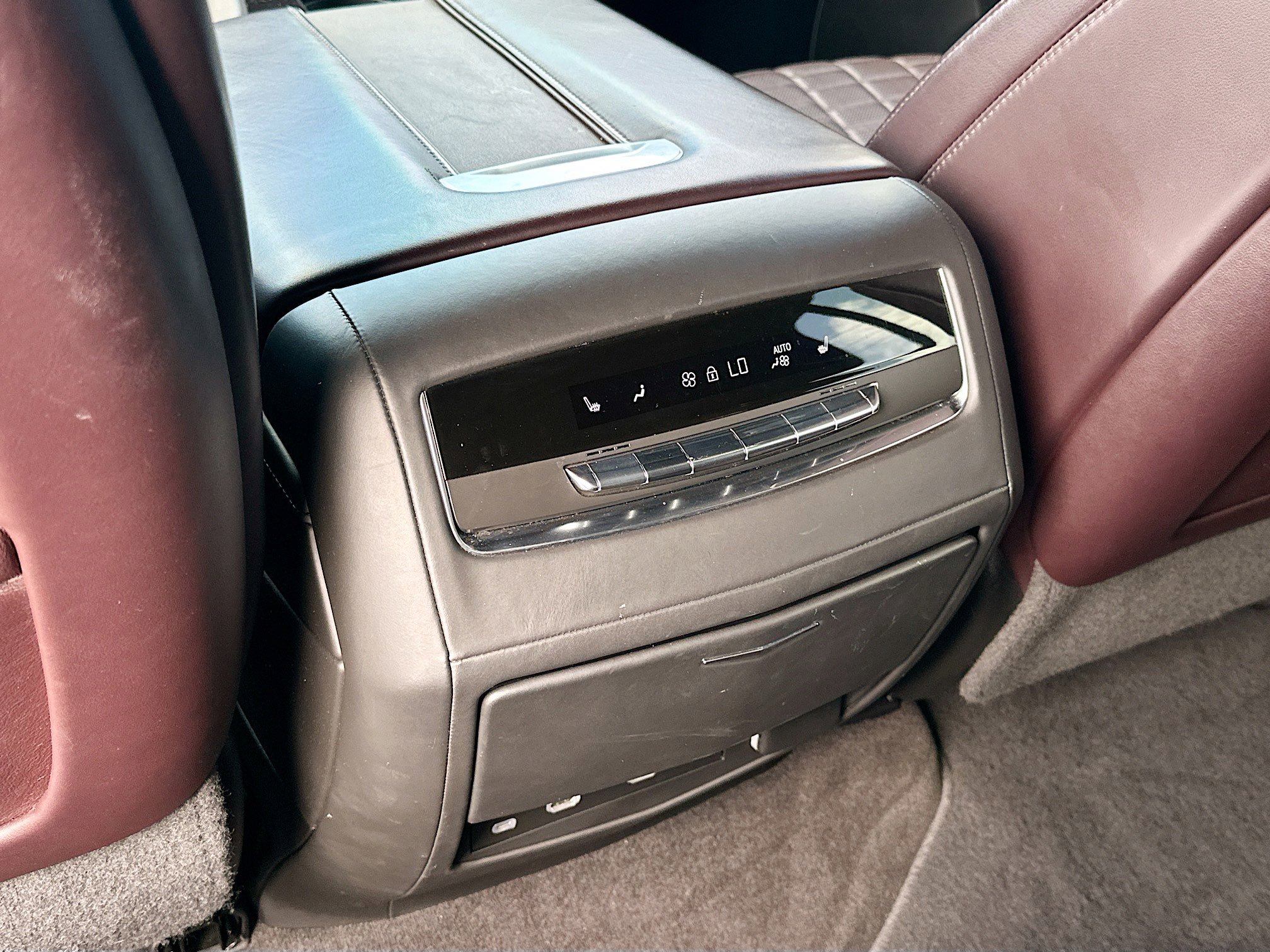 Used 2022 Cadillac Escalade ESV Sport Platinum w/ LPO, ONYX Package image 25