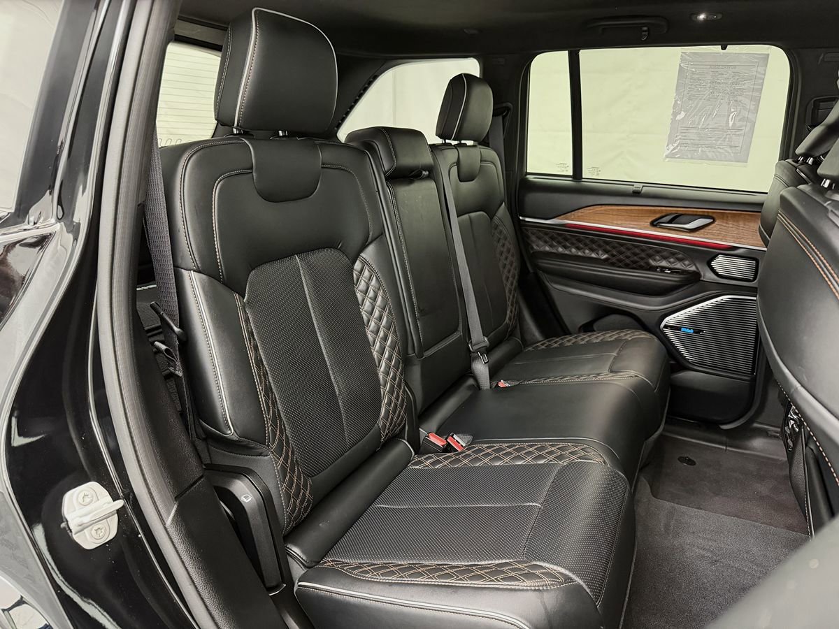 Used 2022 Jeep Grand Cherokee Summit AWD/4WD image 58
