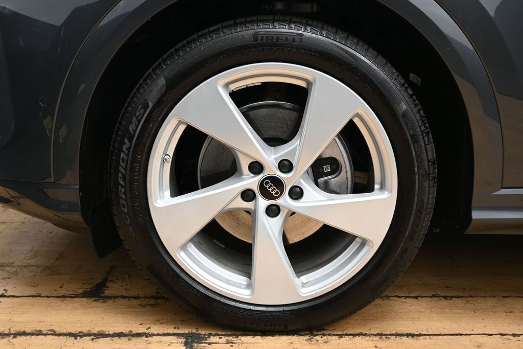 Used 2025 Audi Q5 Prestige AWD/4WD image 10