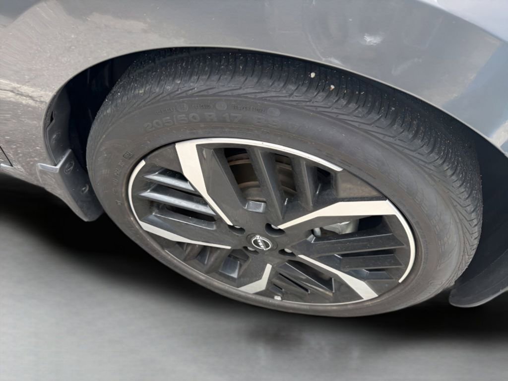 Used 2024 Nissan Versa SR w/ Trunk Package image 4