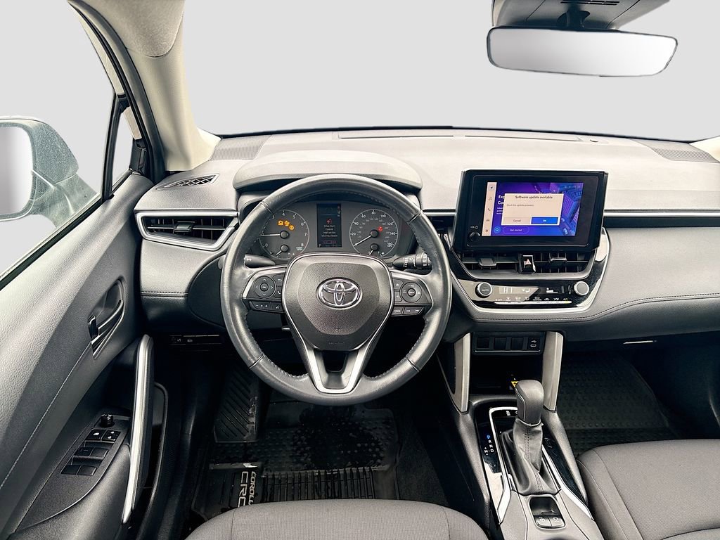 Used 2023 Toyota Corolla Cross LE w/ Moonroof Package image 22