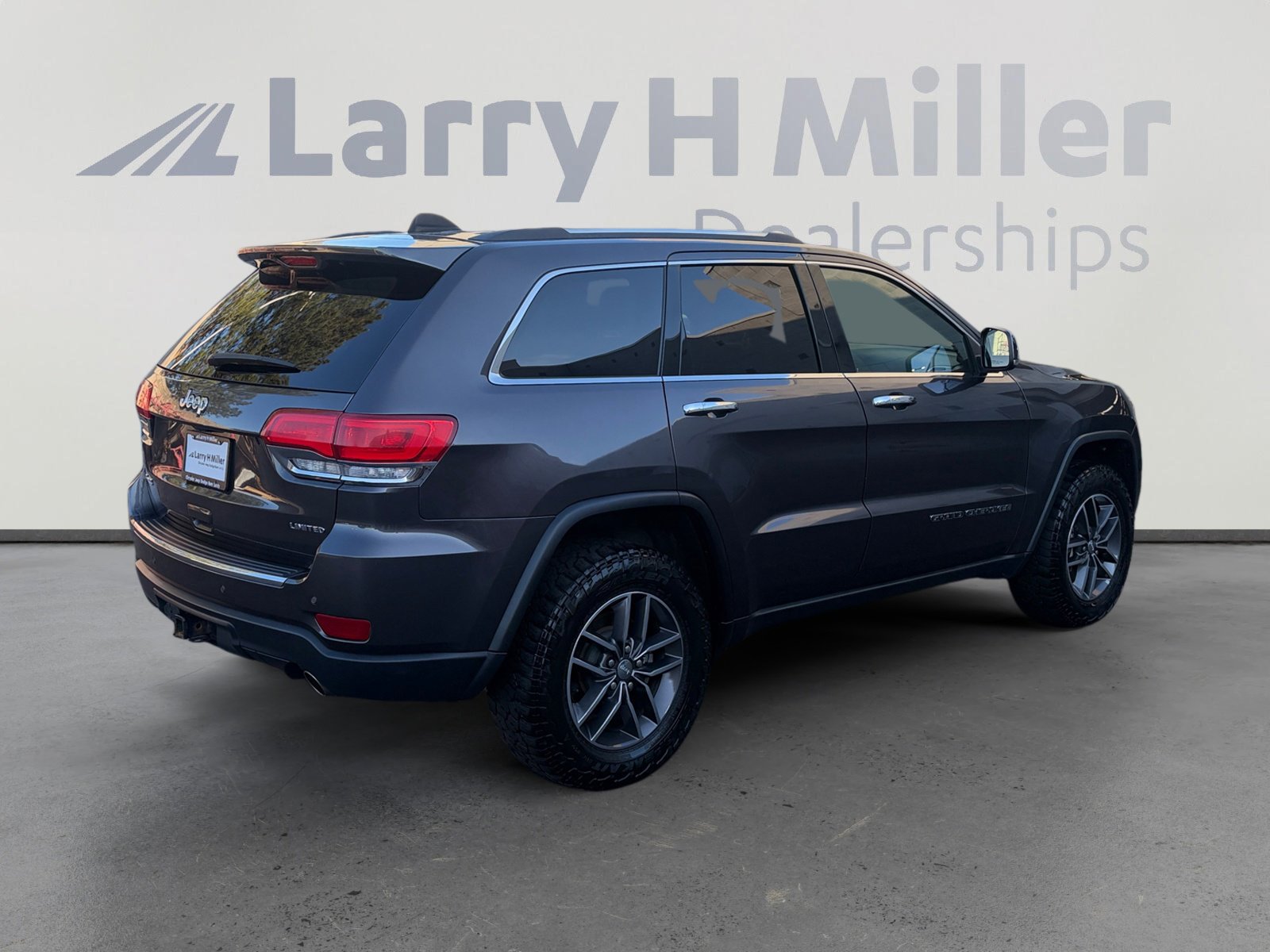 Used 2017 Jeep Grand Cherokee Limited w/ Trailer Tow Group IV AWD/4WD image 5