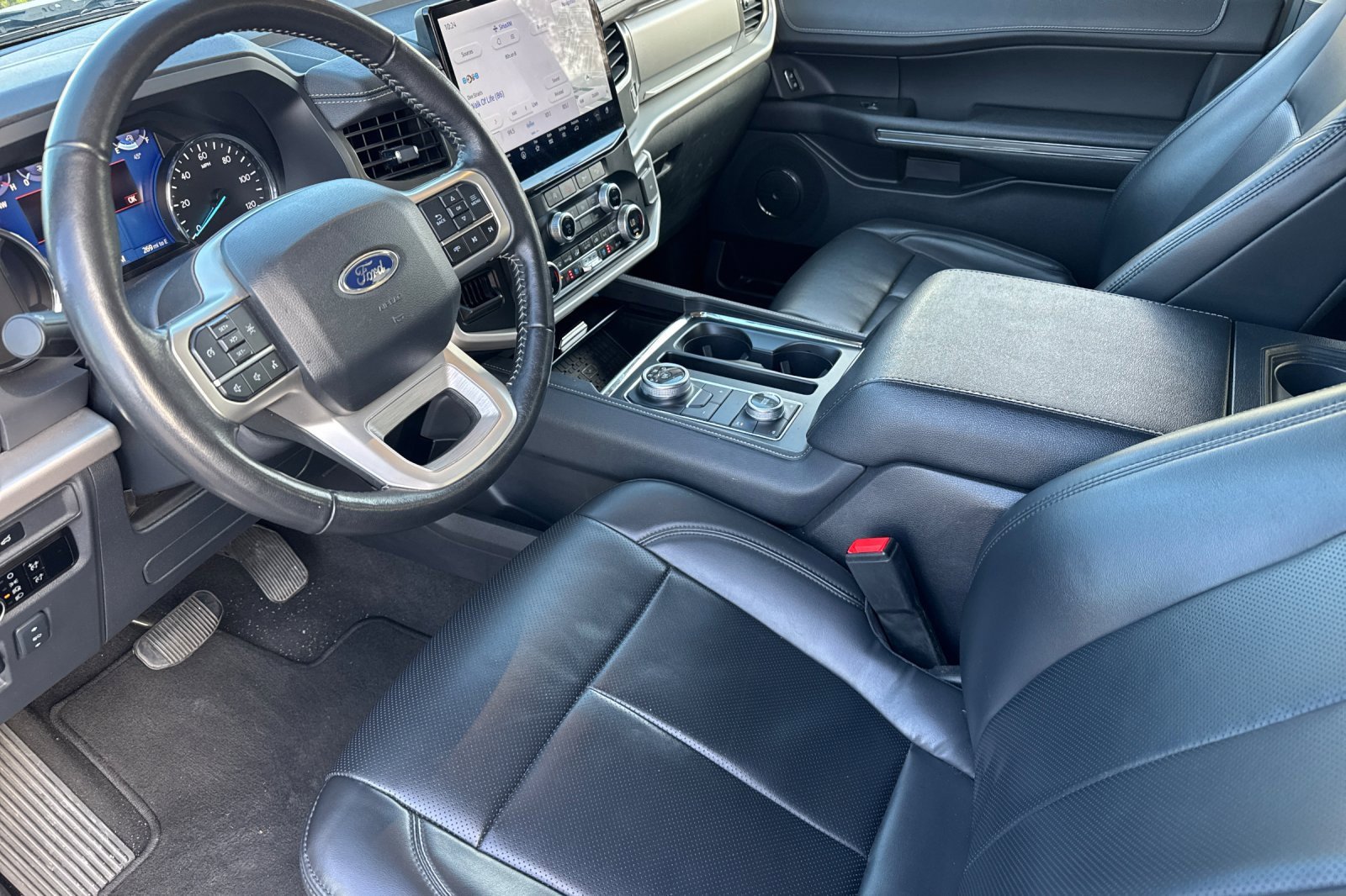 Used 2024 Ford Expedition XLT image 10