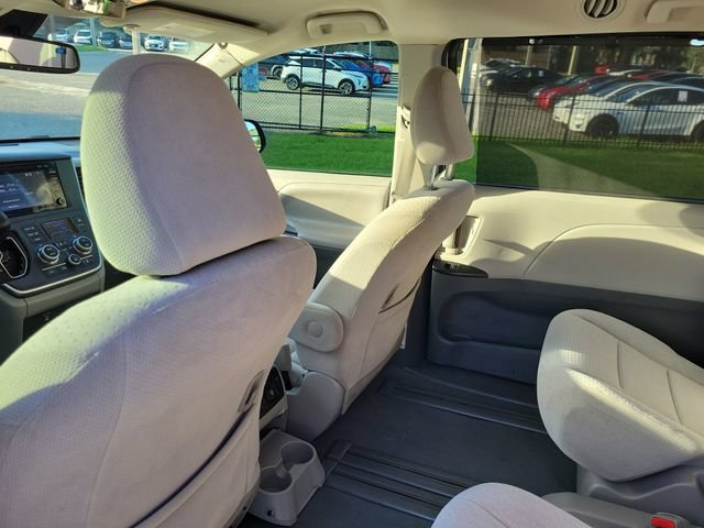 Used 2020 Toyota Sienna LE FWD image 12