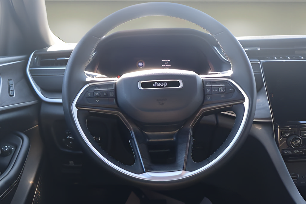 Used 2024 Jeep Grand Cherokee Limited AWD/4WD image 16