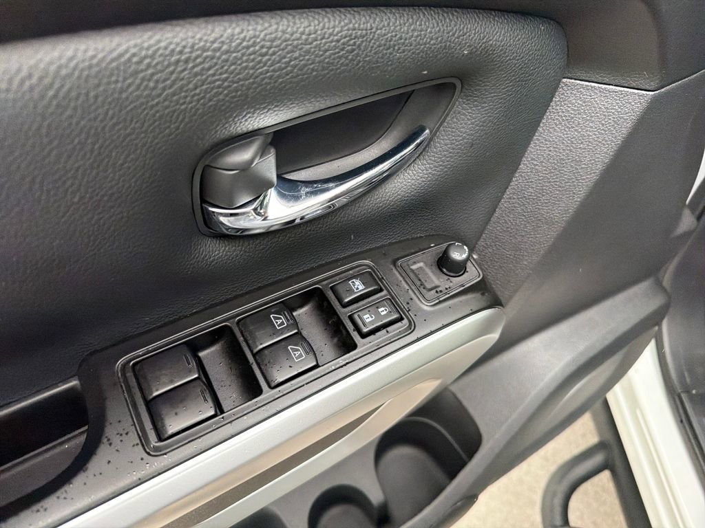 Used 2024 Nissan Titan SV w/ SV Convenience Package image 18