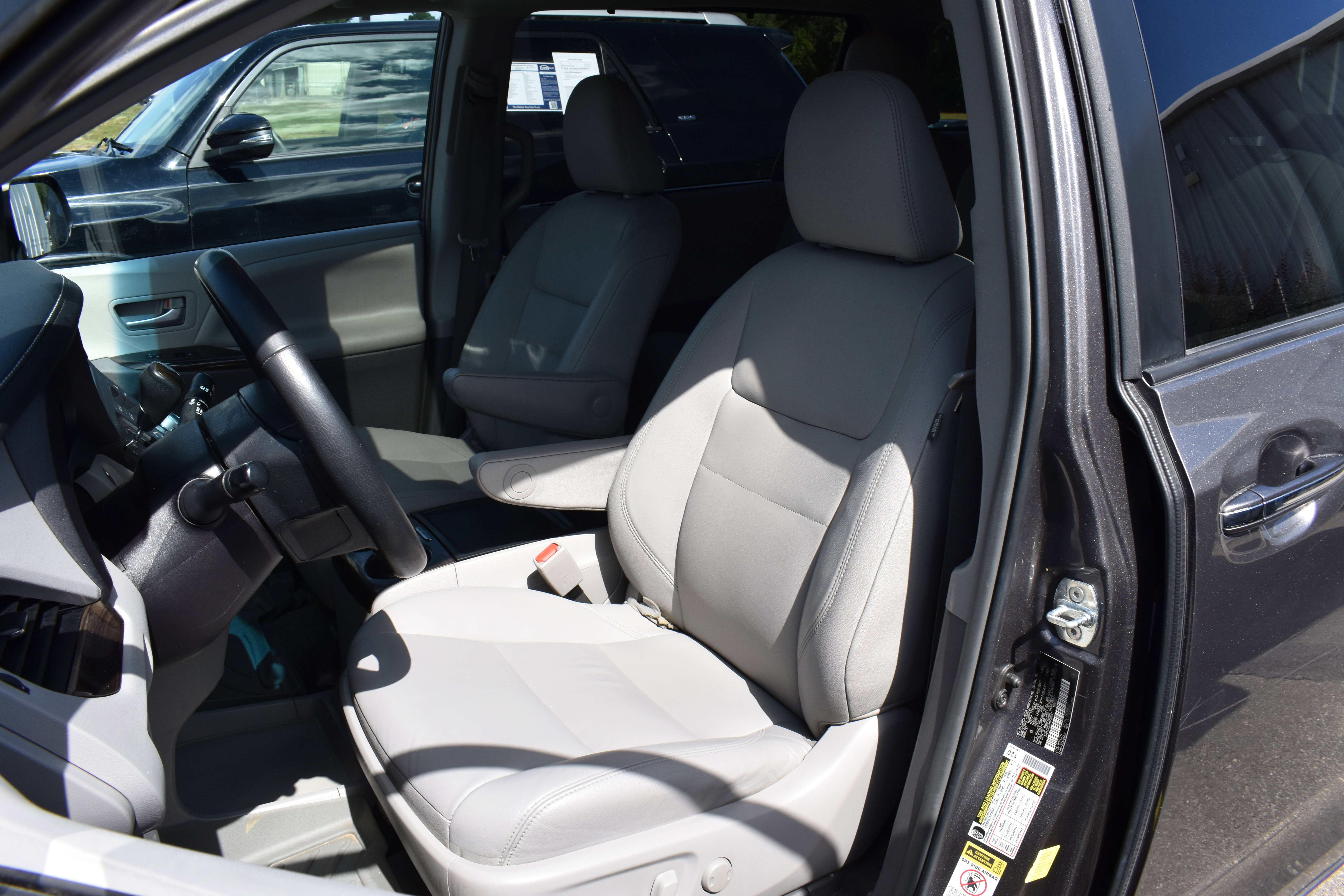 Used 2017 Toyota Sienna L image 27