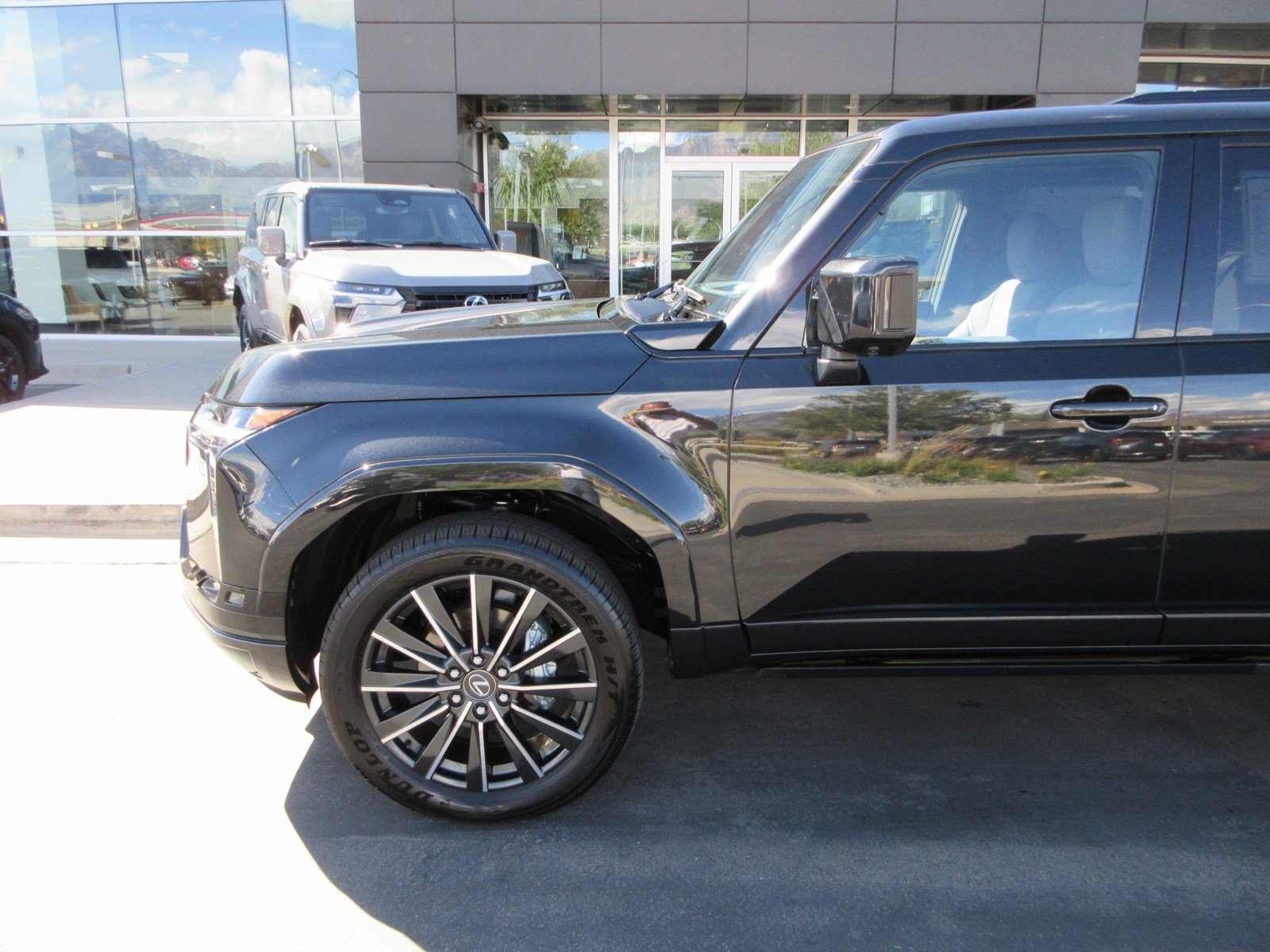 Used 2026 Lexus GX 550 w/ Cold Area Package AWD/4WD image 2