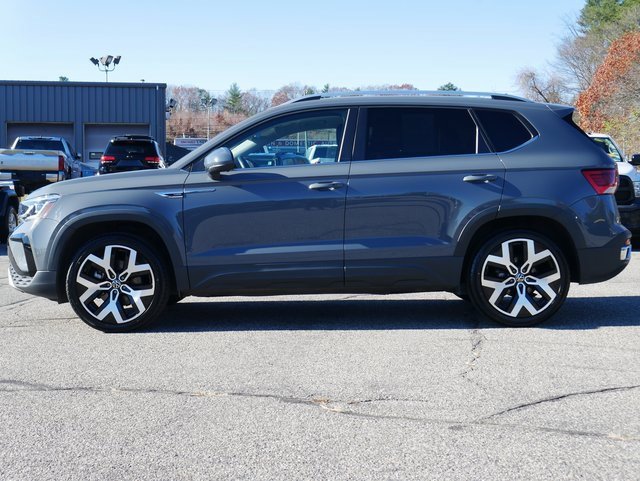 Used 2022 Volkswagen Taos SEL image 3