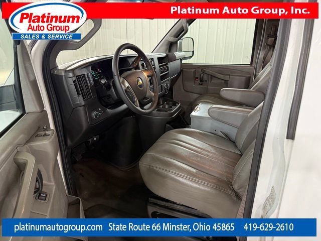 Used 2017 Chevrolet Express 3500 Extended image 10