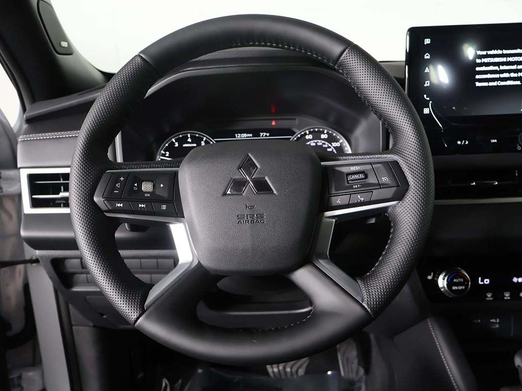 New 2026 Mitsubishi Outlander LE FWD image 37