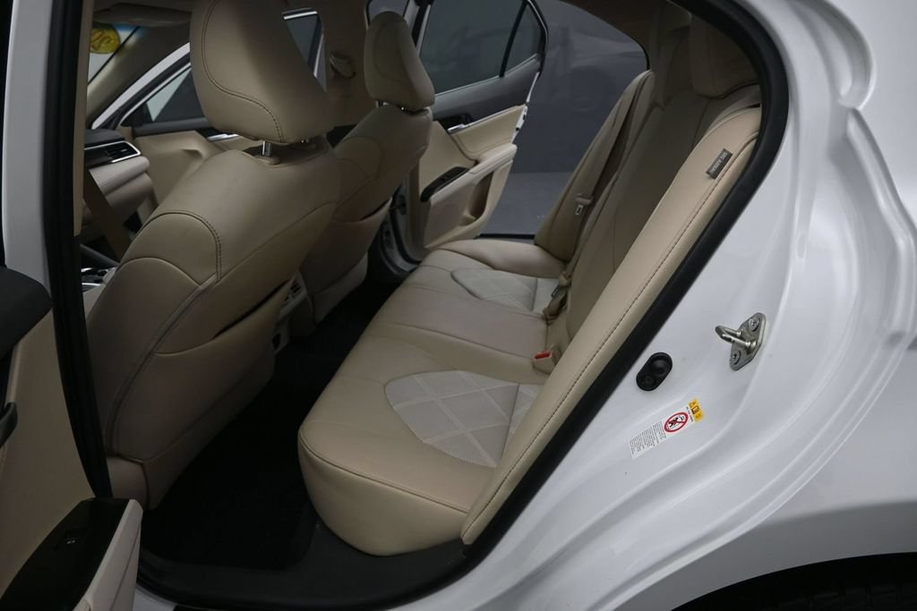 Used 2018 Toyota Camry XLE FWD image 15