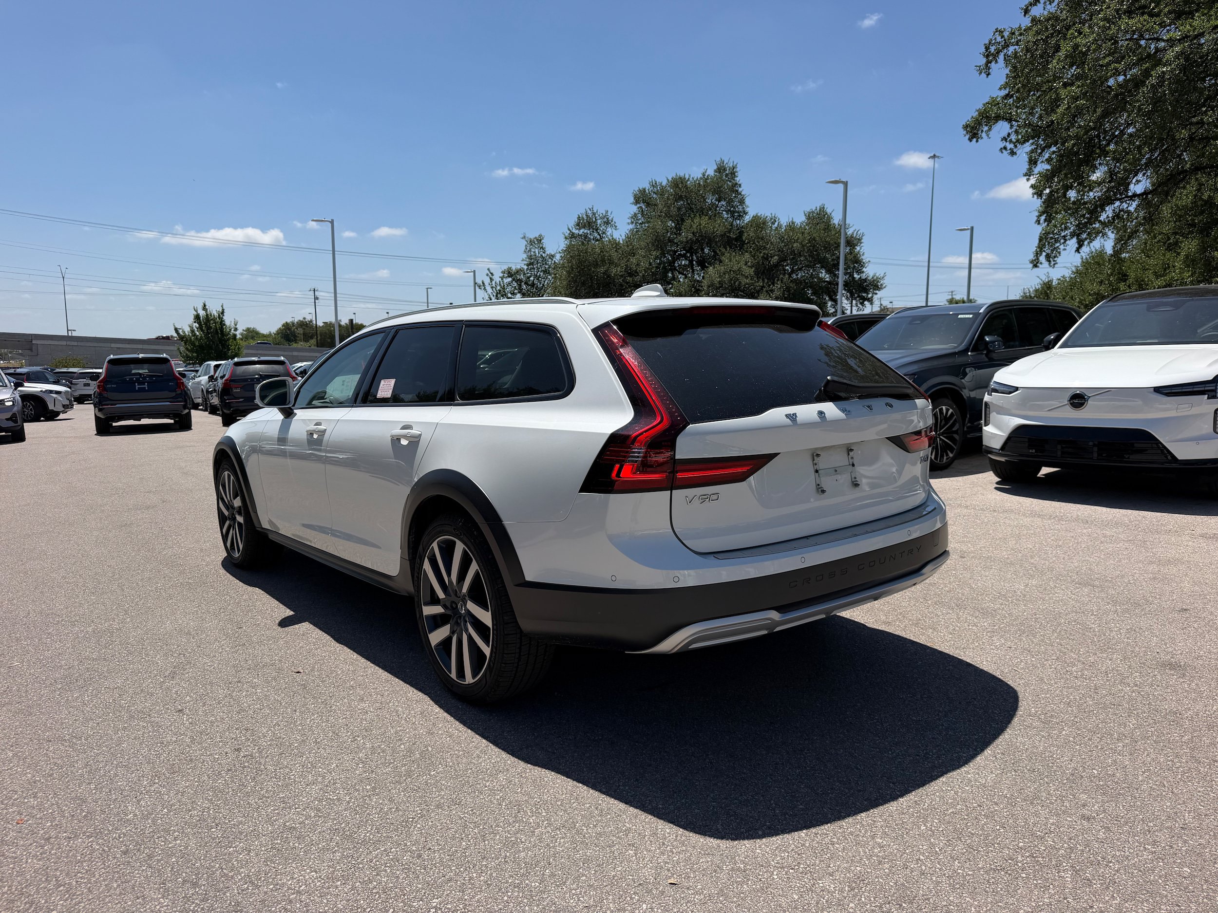 Used 2021 Volvo V90 T6 Cross Country w/ Advanced Package AWD/4WD image 4
