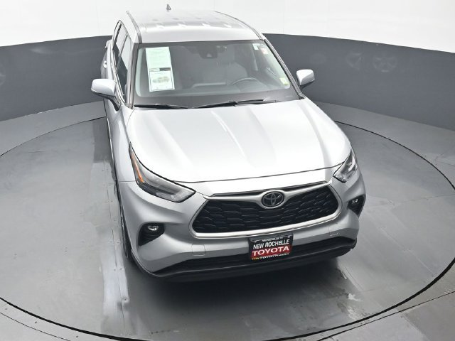 Used 2022 Toyota Highlander LE AWD/4WD image 45