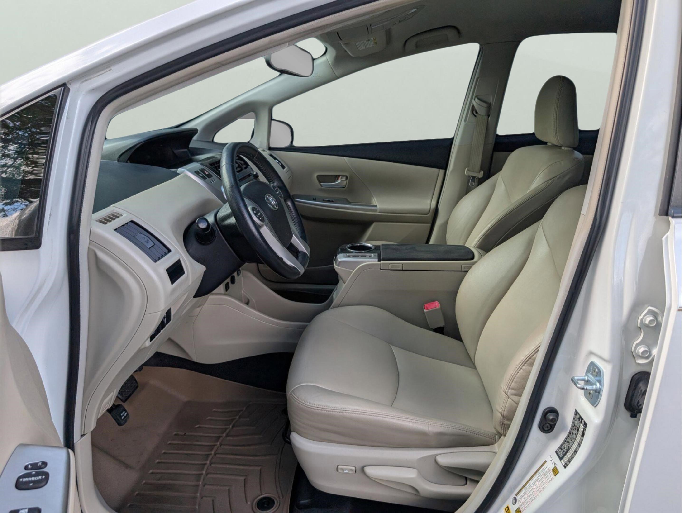 Used 2013 Toyota Prius V Five image 31