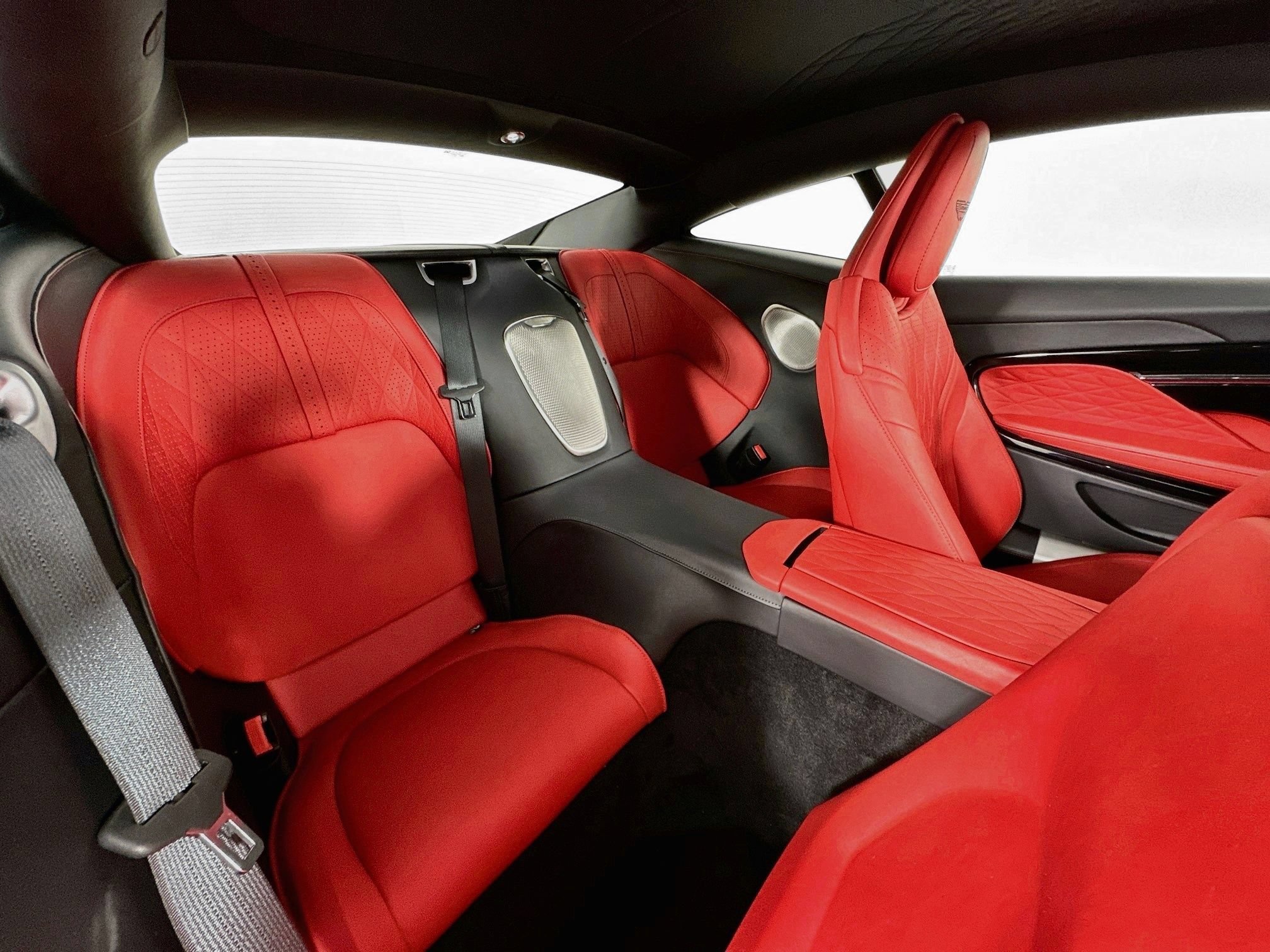 Used 2024 Aston Martin DB12 Coupe RWD image 28