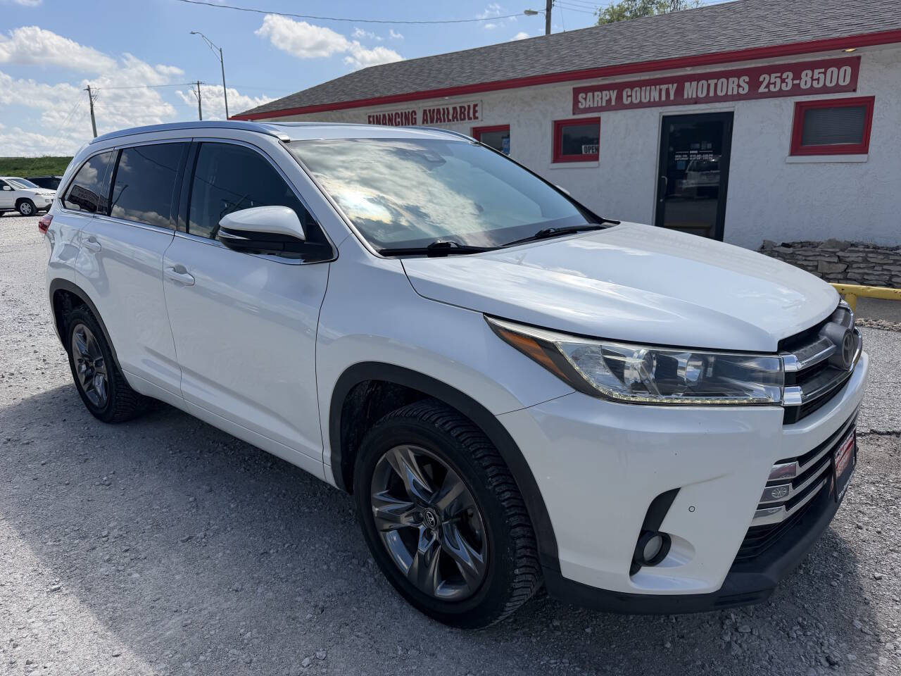 Used 2017 Toyota Highlander Limited Platinum FWD image 1