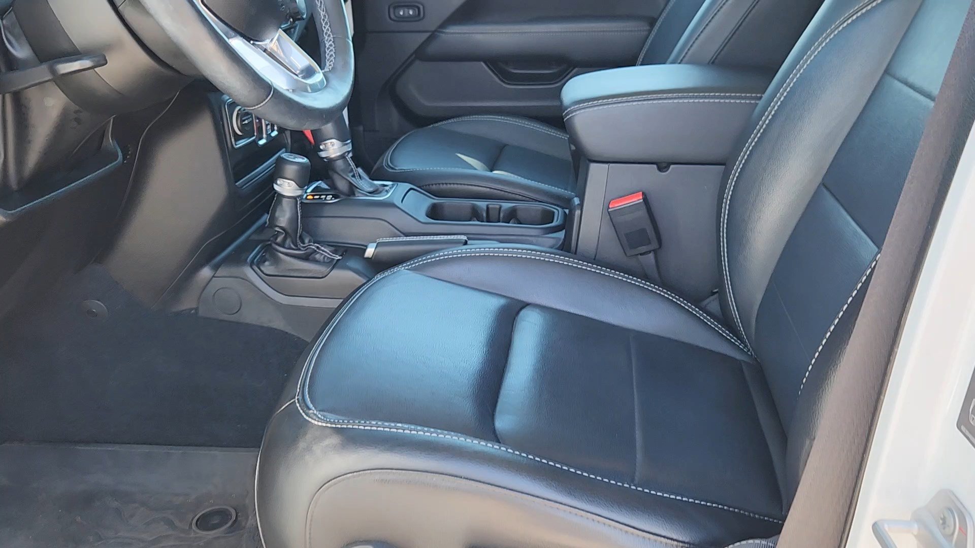 Used 2023 Jeep Wrangler Sahara w/ Cold Weather Group image 30