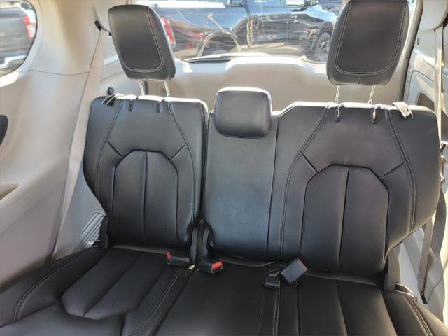 Certified 2023 Chrysler Pacifica Touring-L image 17