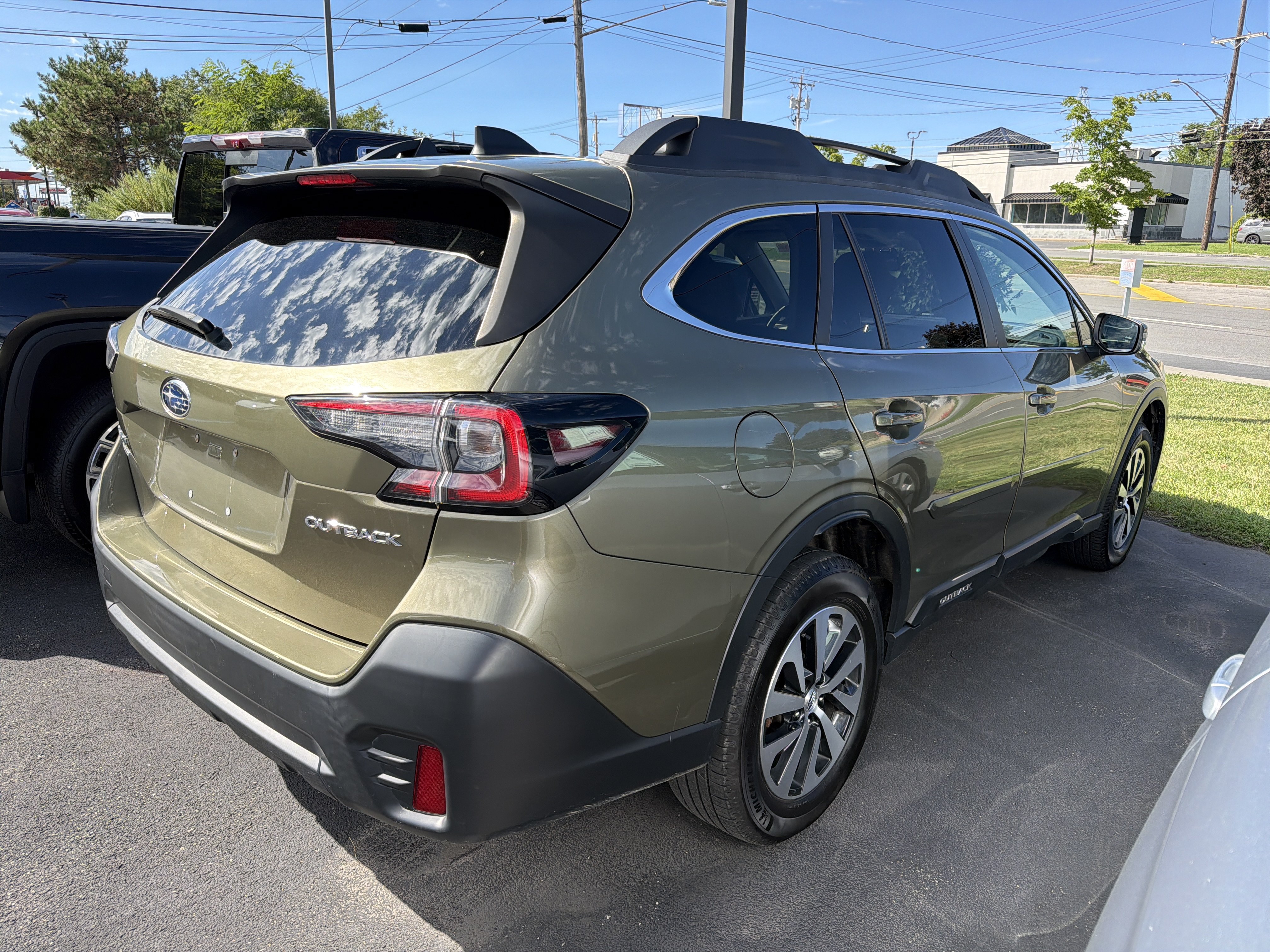 Used 2021 Subaru Outback Premium AWD/4WD image 7