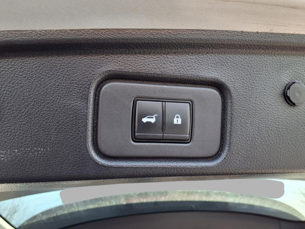 Used 2025 Nissan Pathfinder SV image 28