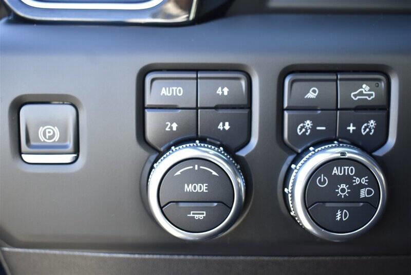 Used 2025 GMC Sierra 3500 Denali Ultimate image 18